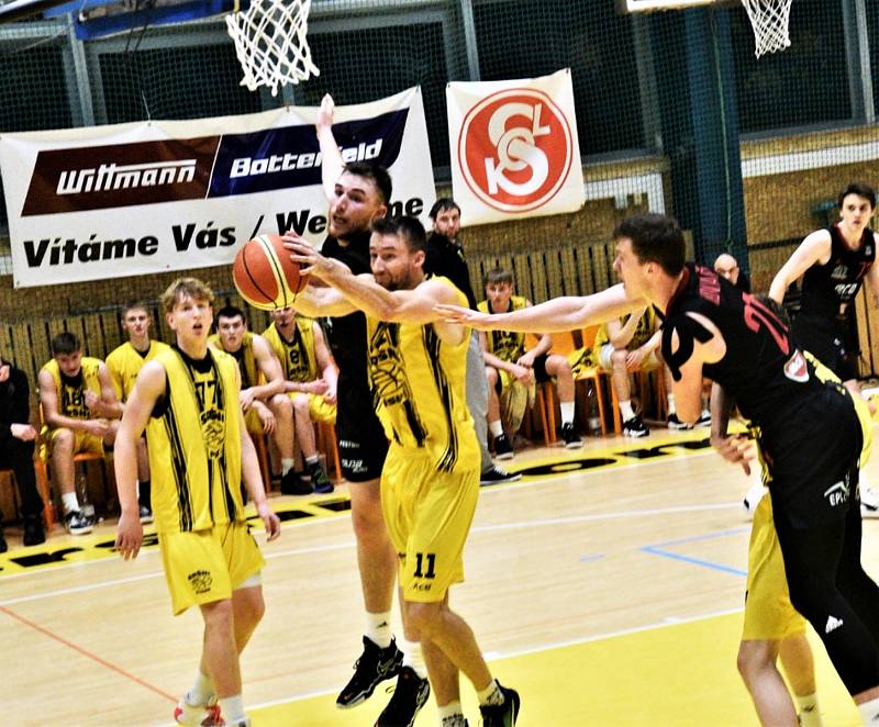 Český pohár basketbalistů: Sokol Sršni Písek - ERA Basketbal Nymburk 67:109.