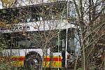 U Tálína na Písecku boural autobus s dětmi, které vezl z plaveckého stadionu v Písku domů do Týna nad Vltavou.