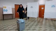 Volební okrsek číslo 1 v 1. ZŠ Milevsko měl kolem sobotního poledne odškrtnuto ze seznamu voličů 63 procent.