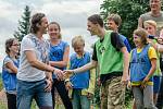 Ministryně školství, mládeže  a tělovýchovy Kateřina Valachová společně s hokejistou Jaromírem Jágrem navštívila děti na letním táboře ve Štědroníně u Orlíku na Písecku.