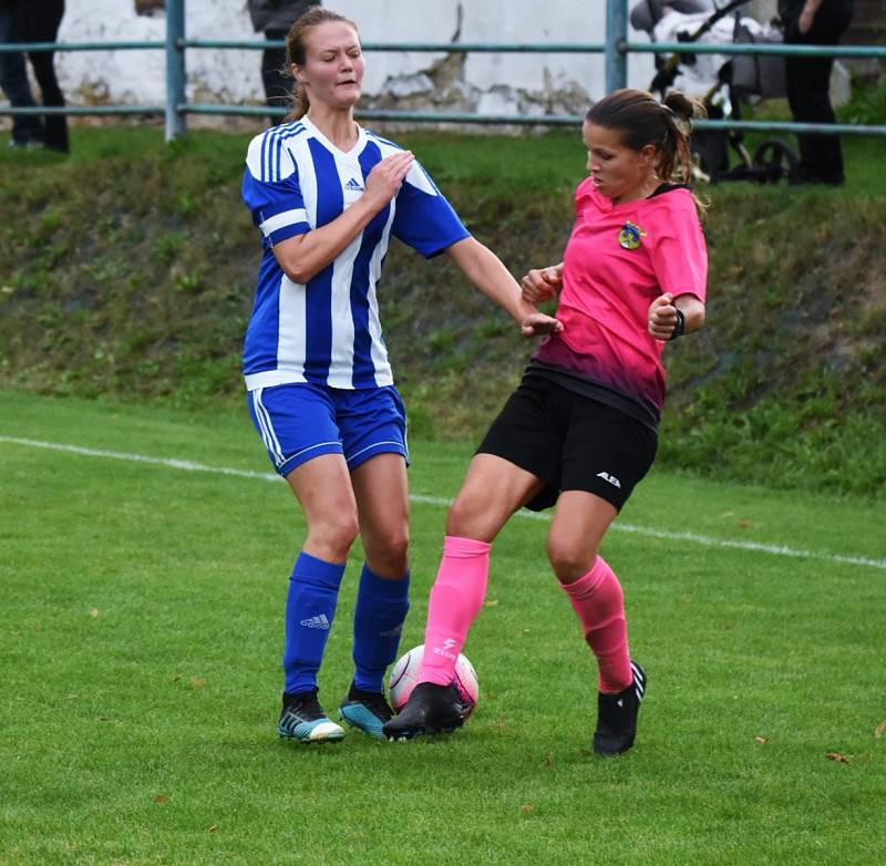 Fotbalová divize žen: TJ Hradiště - Jiskra Domažlice 4:1 (2:1).