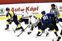 Doma písečtí hokejisté porazili Klatovy 4:2 (na snímku), na ledě soupeře prohráli 0:4.