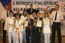 Výprava oddílu AKJ Panthers Sokol Písek byla na otevřeném mistrovství ČR allkampf-jitsu ve fightingu velice úspěšná. 