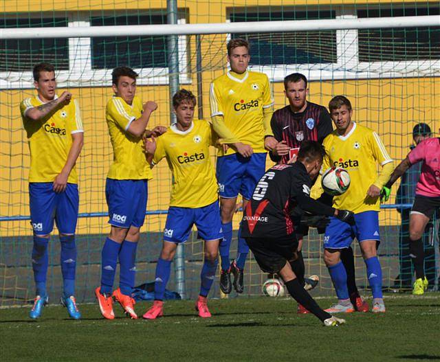 PÍSEK PORAZIL ČÁSLAV. Fotbalisté od Otavy doma porazili Čáslav 2:0, když obě branky dali ve druhém poločase.