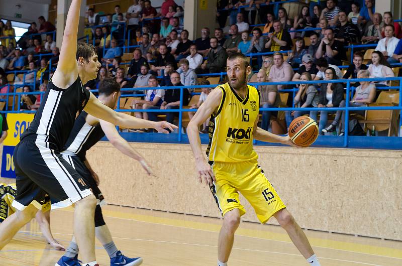 Sršni Sokol Písek - Královští sokoli Hradec Králové 78:76p (13:18, 20:18, 19:16, 13:13 - 13.11)