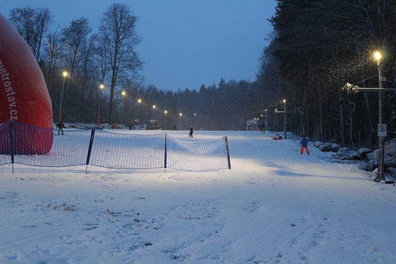 Lyžařský svah v Písku na Hradišti.