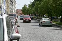 Komenského ulice patří k nejfrekventovanějším v centru města a ještě letos, nebo nejpozději v příštím roce, ji čeká celková rekonstrukce.