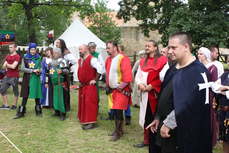 Středověký den na tvrzi v Kestřanech.