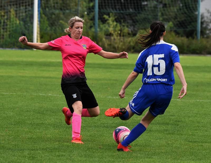 Fotbalová divize žen: TJ Hradiště - Jiskra Domažlice 4:1 (2:1).