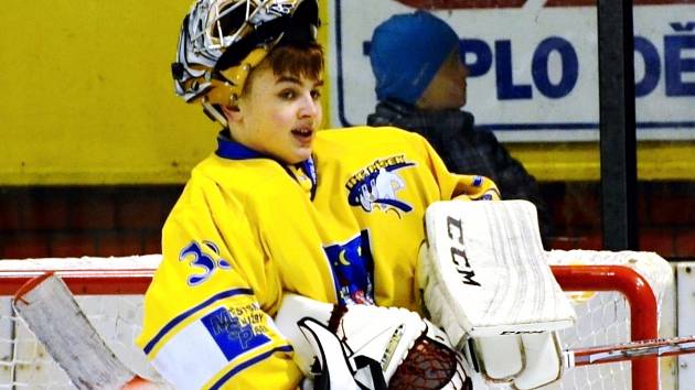 PREMIÉRA. Hokejový brankář Martin Hauser má za sebou debut mezi dospělými. Za Písek nastoupil v šestnácti letech.