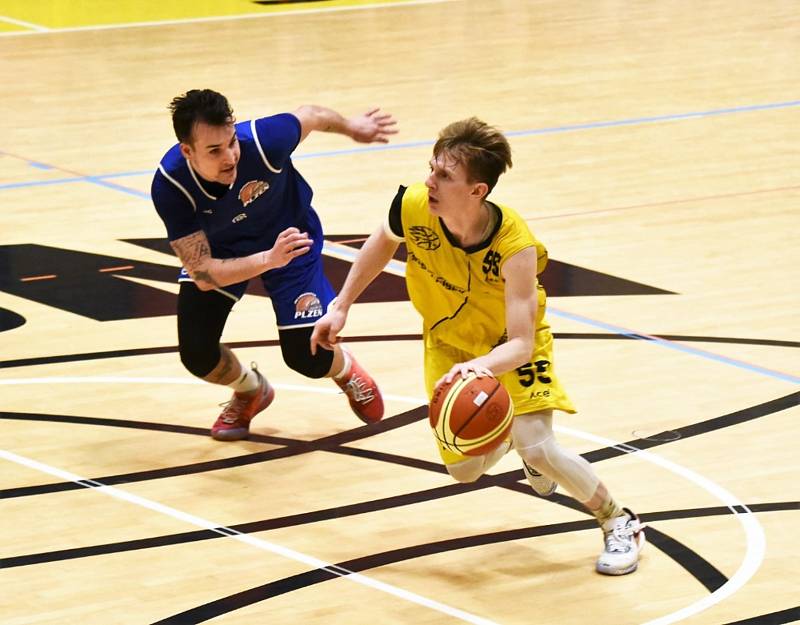 Čtvrtfinále play off 1. ligy basketbalistů: Sršni Photomate Písek - Lokomotiva Plzeň 93:54 (58:22).