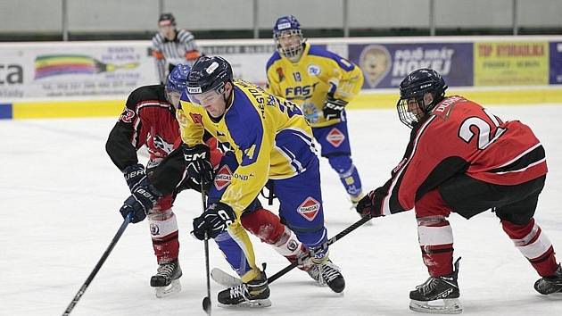 Hokejisté Milevska v 9. kole krajské ligy porazili Strakonice vysoko10:3 a upevnili si pozici lídra.