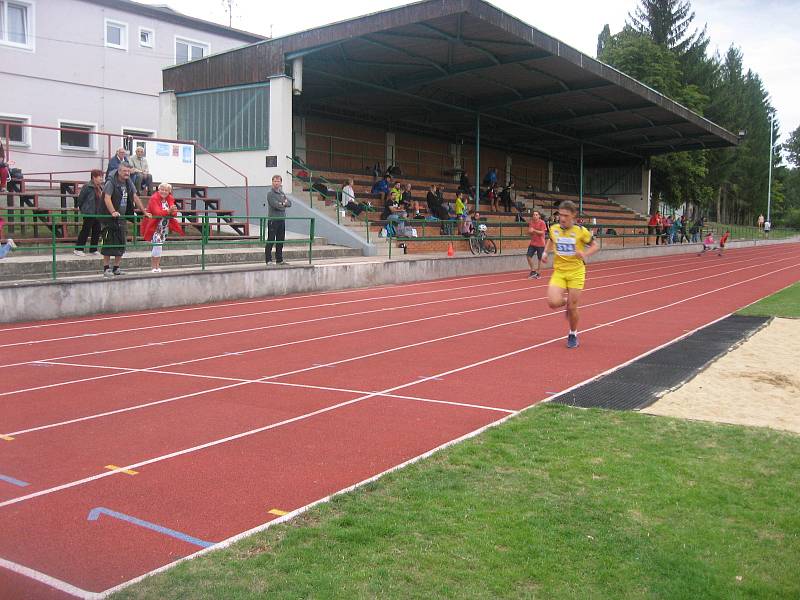 Patrik Bouška na závodech v Nové Včelnici.