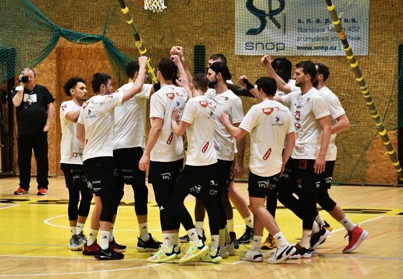 Český pohár basketbalistů: Sokol Sršni Písek - ERA Basketbal Nymburk 67:109.