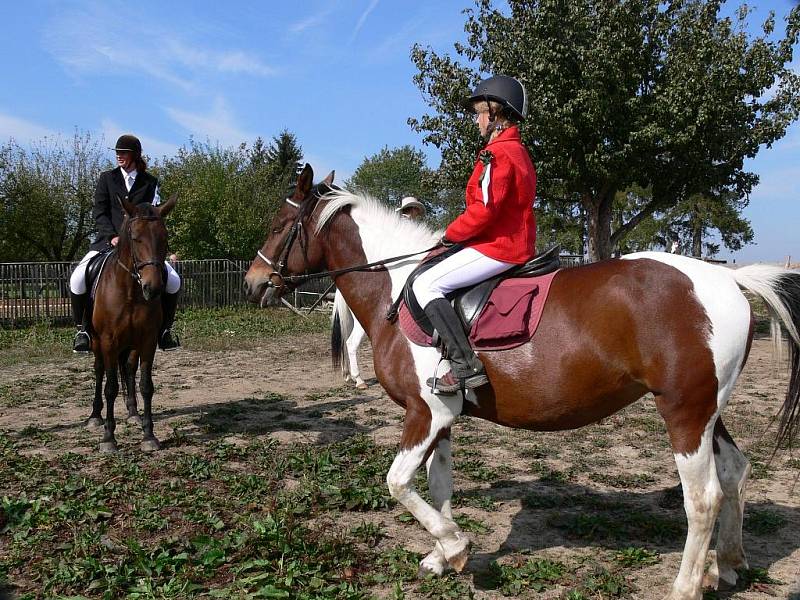 Nedělní Hubertovou jízdou zakončili v Líšnici jezdeckou sezonu. 