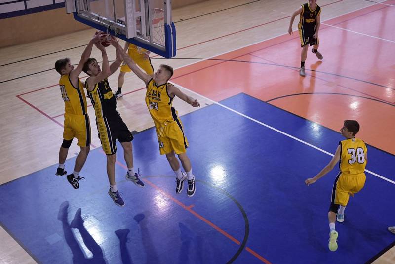Sedmnáctka Sršňů vyhrála mezinárodní turnaj CEYBL na Slovensku.