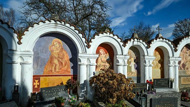Kapličkový hřbitov jezdí do Albrechtic obdivovat lidé z celé republiky.