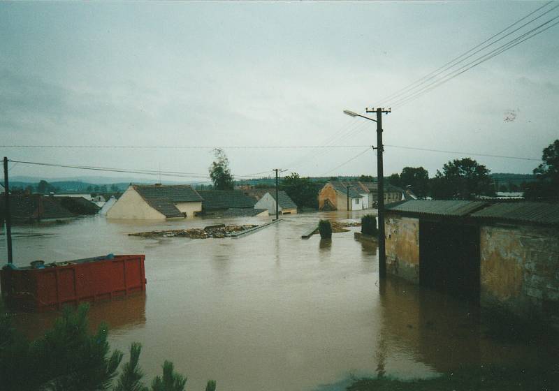 Obec Putim při povodni 2002.