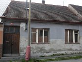 Jeden z domů v Sokolovské ulici.