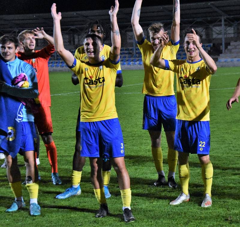 11. kolo ČFL: FC Písek - Dukla Praha B 3:1 (0:1).