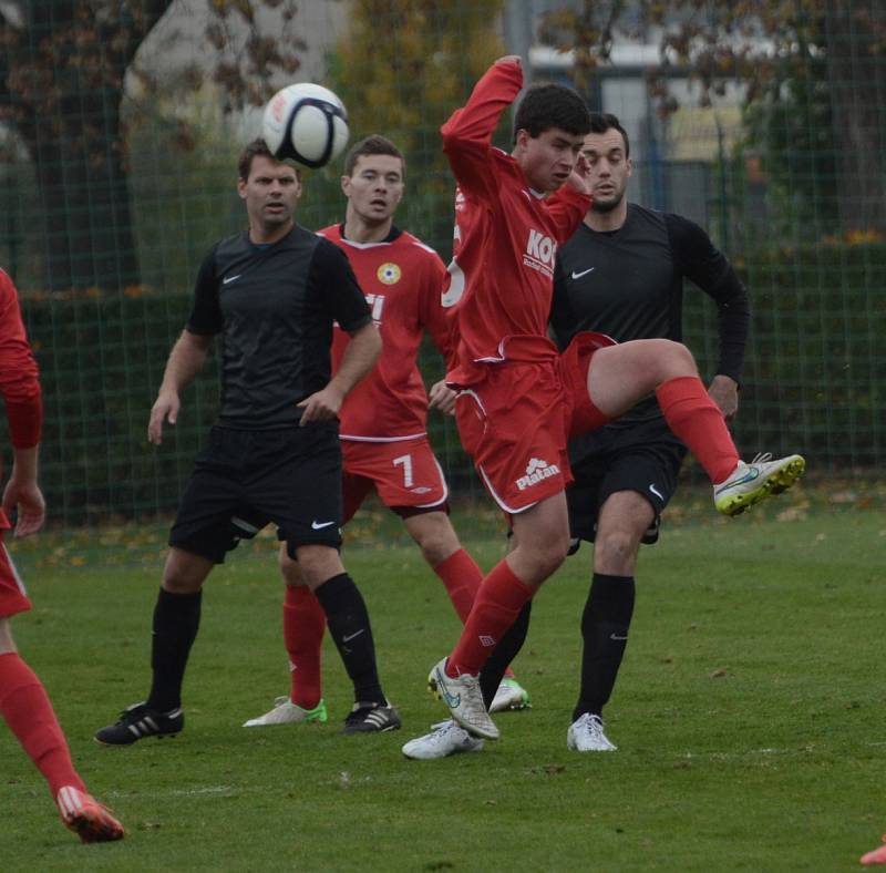 BÉČKO PÍSKU PORAZILO OLEŠNÍK. Ve vloženém kole krajského přeboru Písečtí doma svého soupeře přehráli v poměru 2:1.