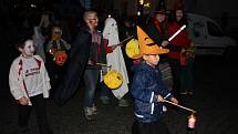 Halloweenský lampionový průvod v Miroticích.