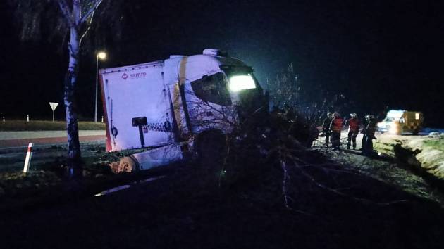 Tragická dopravní nehoda se stala ve středu večer u Protivína na hlavním tahu z Budějovic na Písek.
