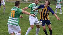 ČÍŽOVÁ PROHRÁLA DOMA S DOUBRAVKOU 0:2. Fotbalisté divizní Čížové (v zeleno-bílém) inkasovali v každém poločase po jedné brance.