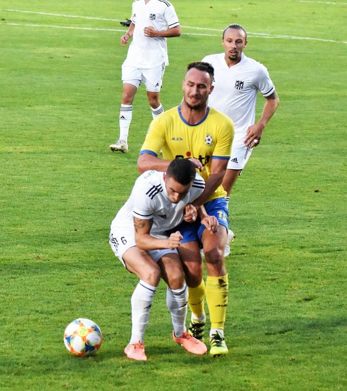 ČFL: FC Písek - FK Zbuzany 2:2 (0:1).