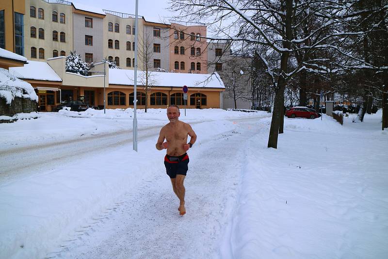 Josef Šálek uběhl v neděli 17. ledna v Pelhřimově půlmaraton za 1 hodinu 36 minut a 21 vteřin.