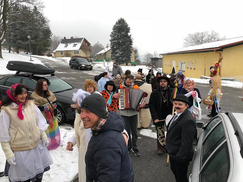 Masopustní veselí se spustilo v sobotu 10. února v Chrobolech a okolí.