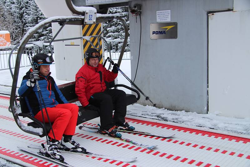 První lyžování na zadovské Kobyle v sezoně 2021/2022.