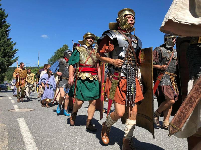 Římští legionáři a stateční barbaři bavili diváky ve Kvildě.