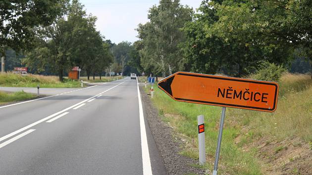 Objízdná trasa do Němčic vede přes Břehov.
