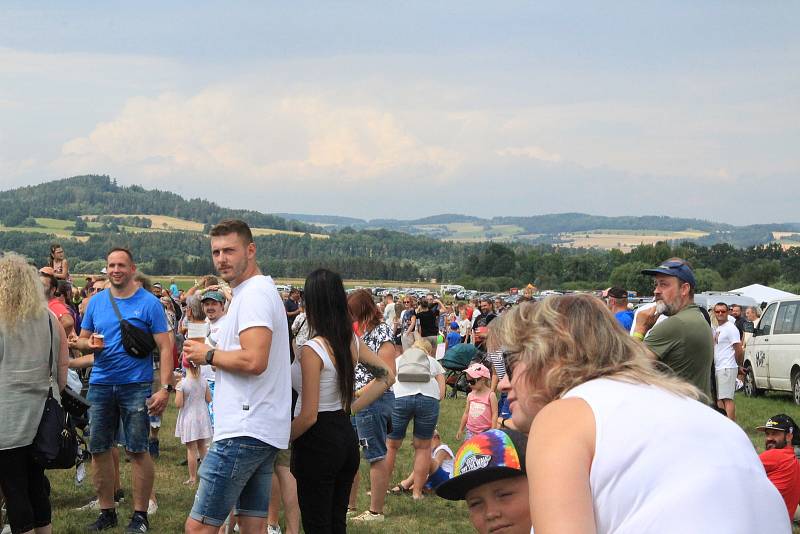 Strunkovické letiště zažilo velkolepou oslavu 70. výročí založení Aeroklubu Prachatice. Letecký den se vydařil.