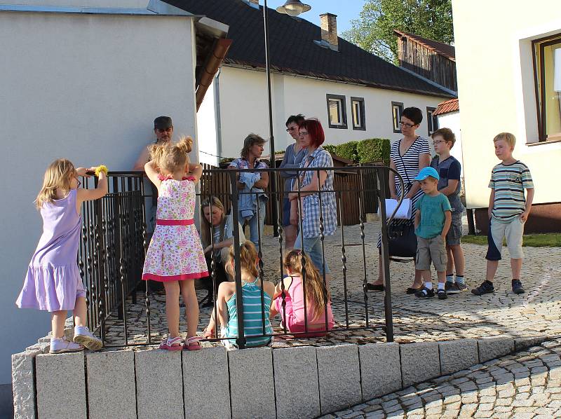 Volarští muzikanti vyhrávali v ulicích, mezi tím otevřeli ZUŠku pro nové studenty, kteří si ji mohli prohlédnout a zapsat se ke studiu hudby.