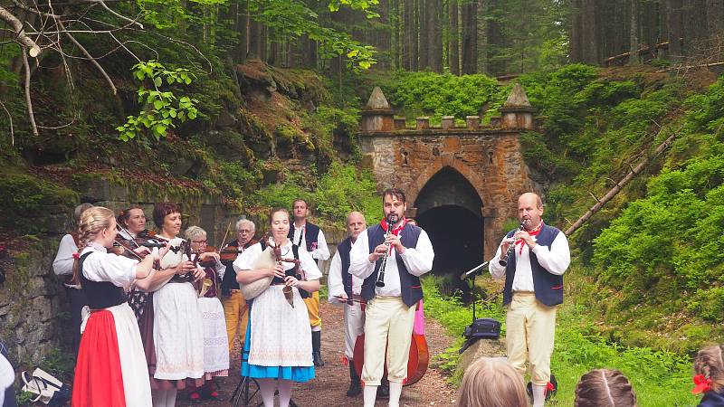 Zahájení plavení na Schwarzenberském plavebním kanále na Jeleních Vrších.