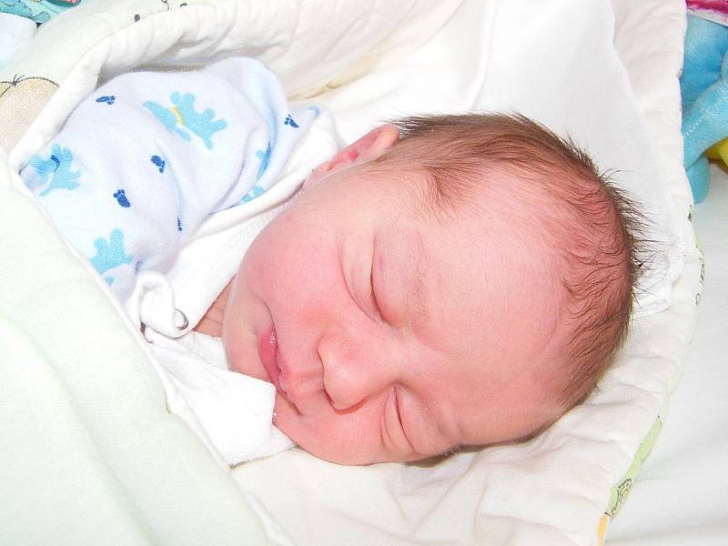 Lukáš Novák se v prachatické porodnici narodil 8. prosince ve 12.50 hodin, při narození vážil 3350 gramů a měřil 48 centimetrů.  Rodiče Žaneta a Aleš Novákovi jsou  z Prachatic. Na bratříčka už se těší dvouapůlletý Dominik.