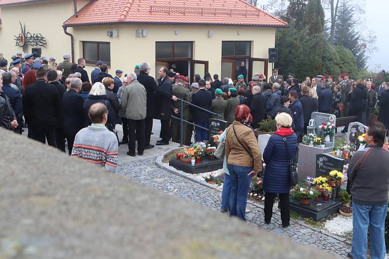 Pohřeb Tomáše Procházky v jeho rodných Prachaticích.