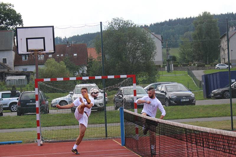 Sportovně pivní olympiáda v Záblatí.