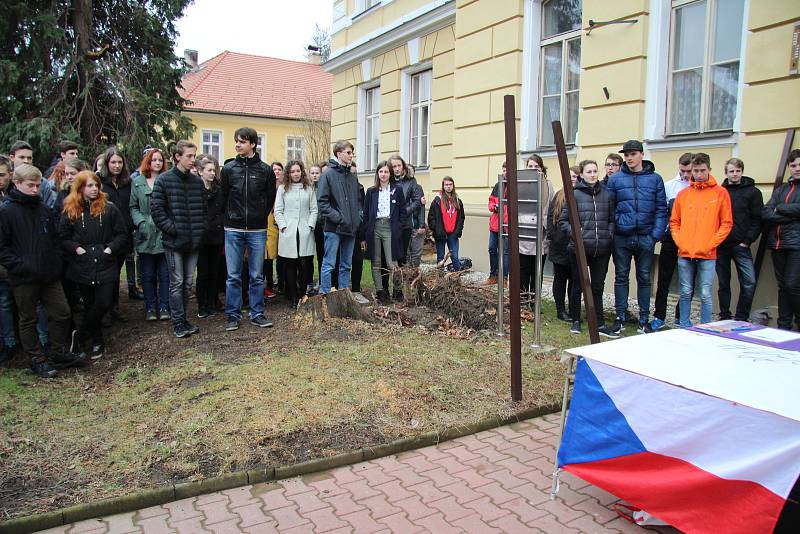 Prachatičtí gymnazisté se připojili k aktivitě Vyjdi ven!