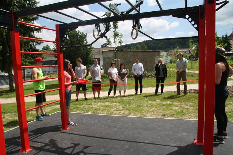 Ve Vimperku otevřeli v pátek 10. června nové hřiště pro street workout. Je první svého druhu na Prachaticku.