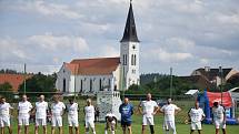 Vacovský fotbal nejsou jen mistrovské soutěže, ale i Vojta Dyk, Fotbalohraní a charita.