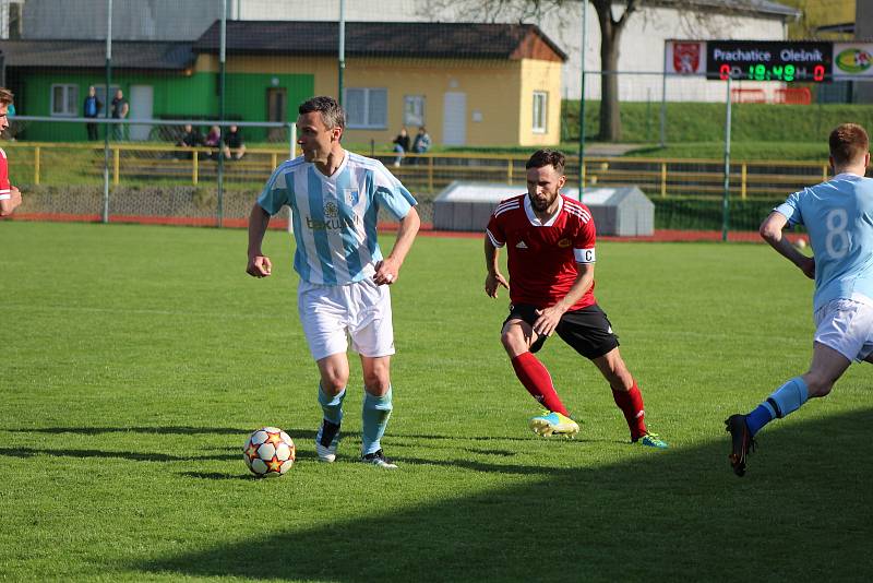 Fotbalové fanoušky čeká o víkendu opět bohatý sportovní program.