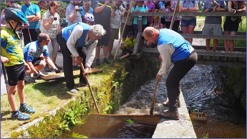 V sobotu se na Jeleních Vrších konala třetí letošní ukázka plavení dříví na Schwarzenberském plavebním kanálu.