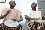 Afričtí hudebníci v čele se svým šamanem předvedli nádhernou ukázku svých tradic.