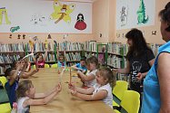Děti se ve volarské knihovně učily o létě.
