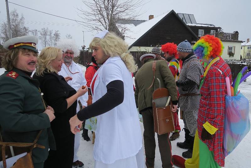 Tradiční masopustní průvod letos prošel i Masákovou Lhotou nad Zdíkovem.