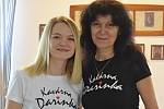 Darina Majerová (vpravo) s dcerou Darinou posílají džemy Kavárna Darinka ze Lhenic na olympiádu do Tokia. Snídat je budou čeští sportovci. Foto: Eliška Müglová