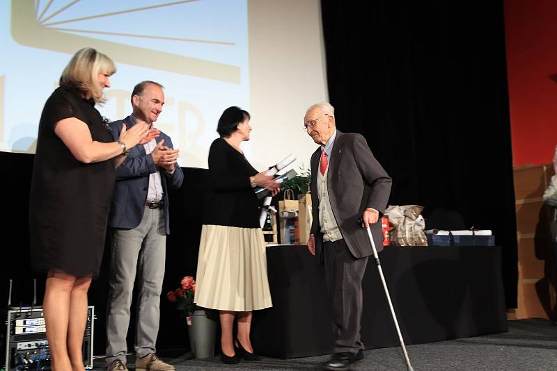 Slavnostní galavečer a vyhlášení cen Festivalu Šumava Litera ve Vimperku. Foto: Leoš Russ